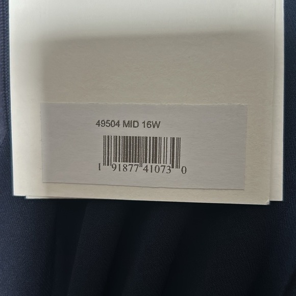 MAC DUGGAL 49504 NWT Front Twist Long Sleeve V-Neck Gown (Plus) - Picture 7 of 7